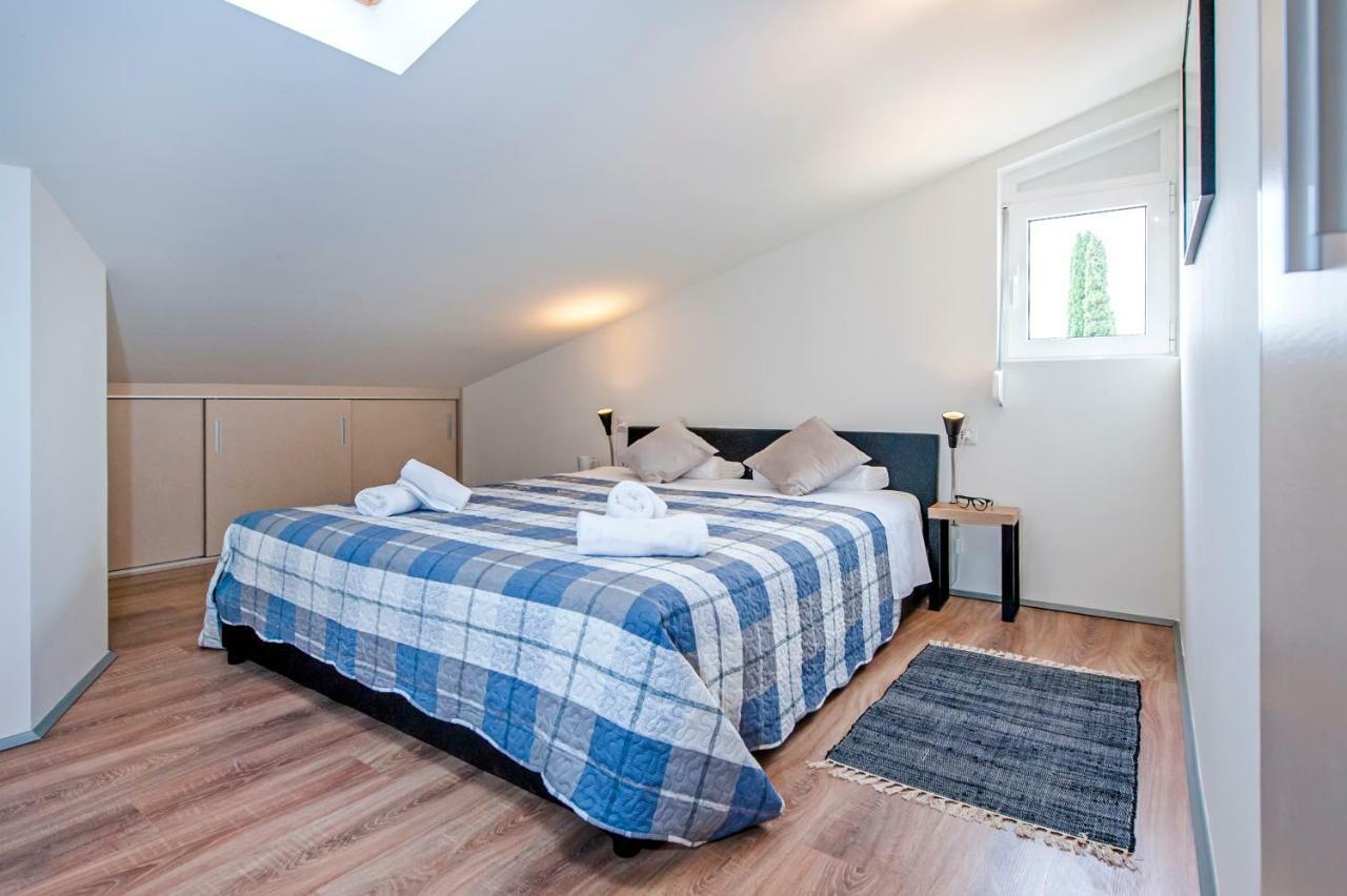 Lakovich Sea View Apartment