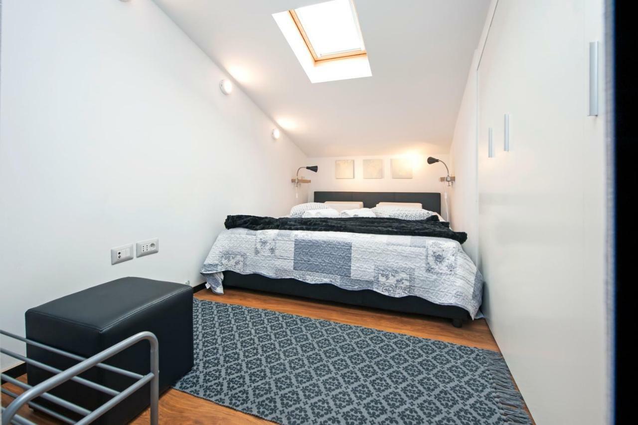 Lakovich Sea View Apartment